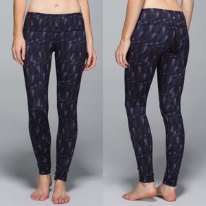 Lululemon Wunder Under Stained Glass 8 GUC